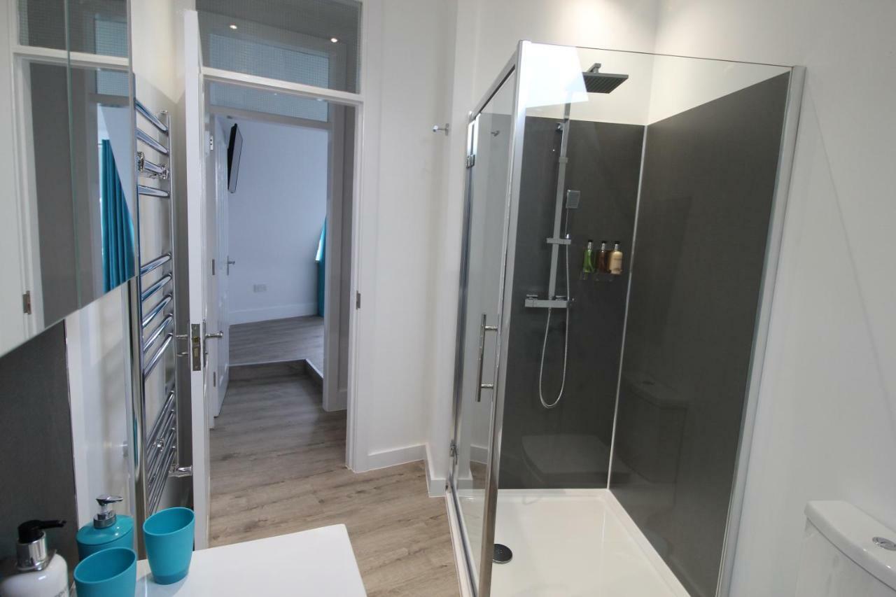 2 Serviced Apartments In Childwall-South Liverpool - Each Apartment Sleeps 6 Zewnętrze zdjęcie
