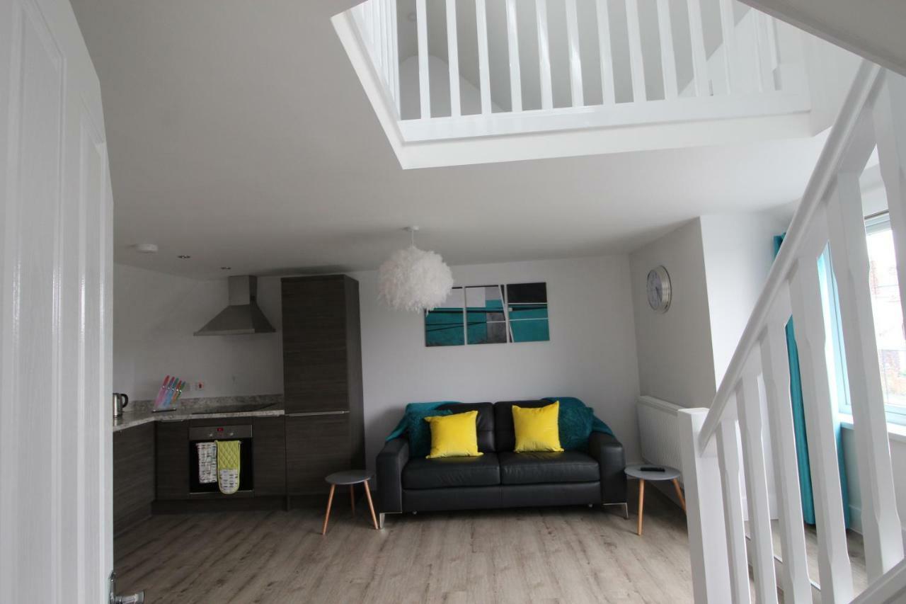 2 Serviced Apartments In Childwall-South Liverpool - Each Apartment Sleeps 6 Zewnętrze zdjęcie